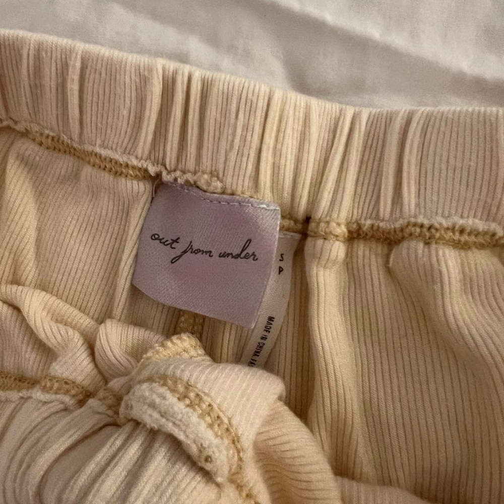 Cream Ruffled Button Shorts - Picture 4 of 5
